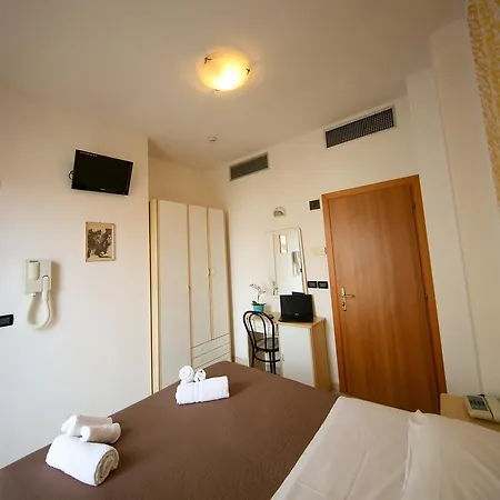 Petrarca Hotel 3*